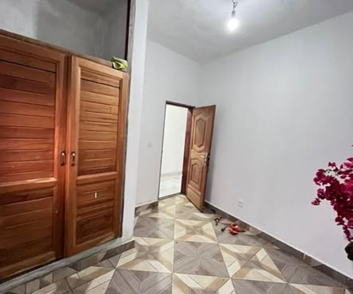 Studio moderne à louer à Olembe