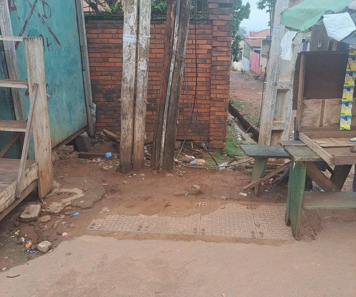 Emplacement commercial en bordure de route - Titi Garage