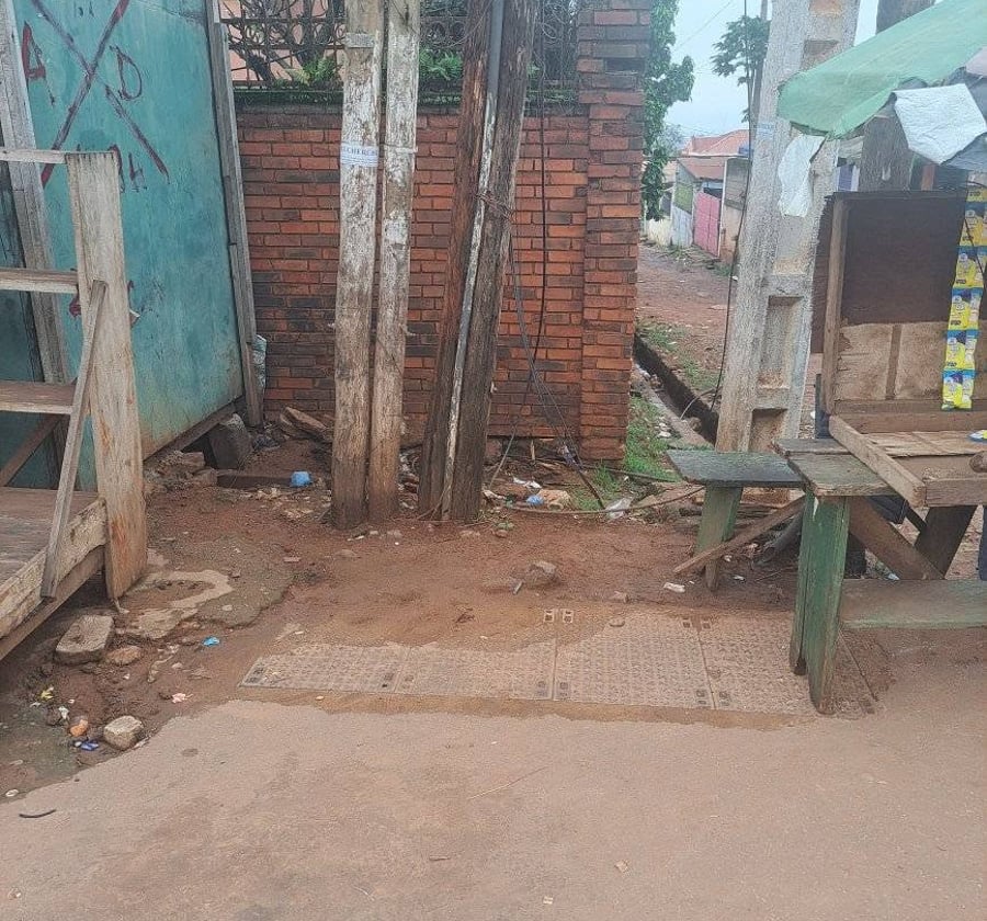 Emplacement commercial en bordure de route - Titi Garage