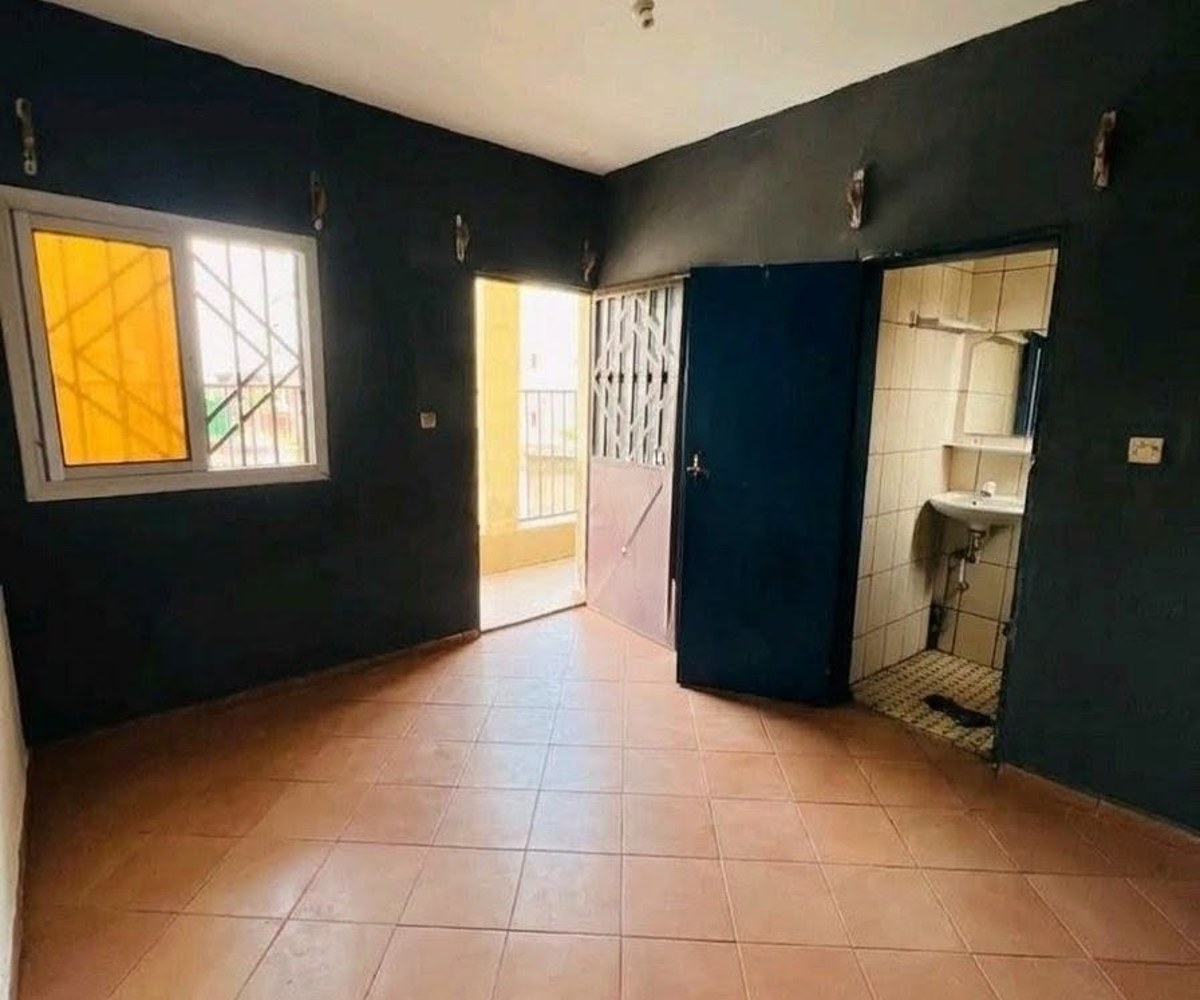 Vaste chambre moderne avec balcon - Ange Raphaël, Douala