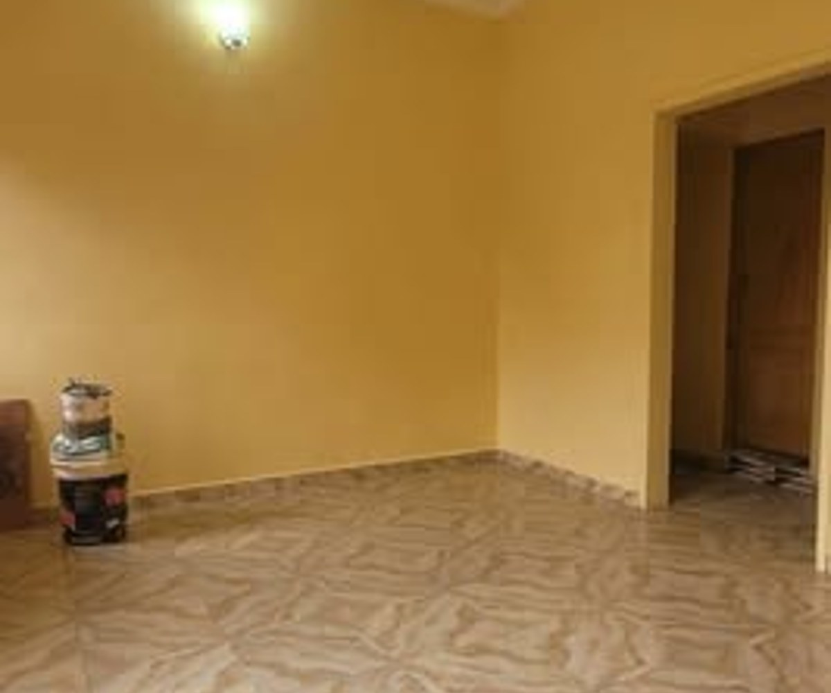 Appartement neuf 2 chambres à Biyem-Assi - maison blanche