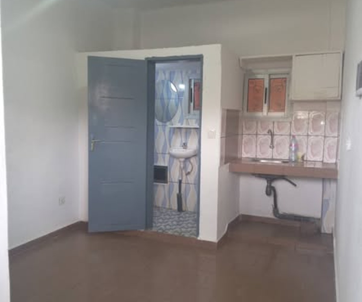 Chambre moderne à louer à Obili