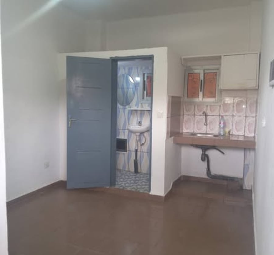 Chambre moderne à louer à Obili