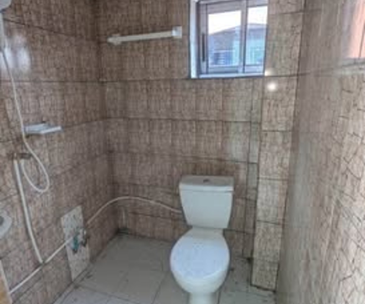 Chambre moderne à Odza petit marché