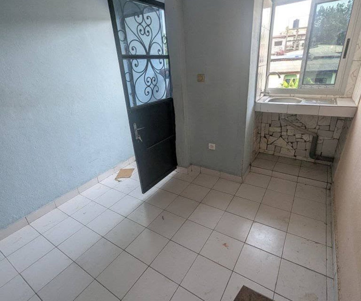 Chambre moderne à Makepe