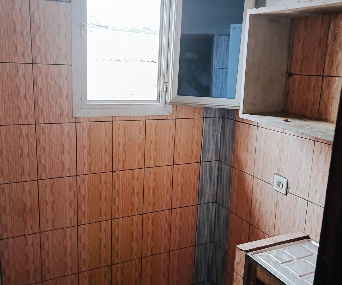 Chambre moderne à louer à Messassi