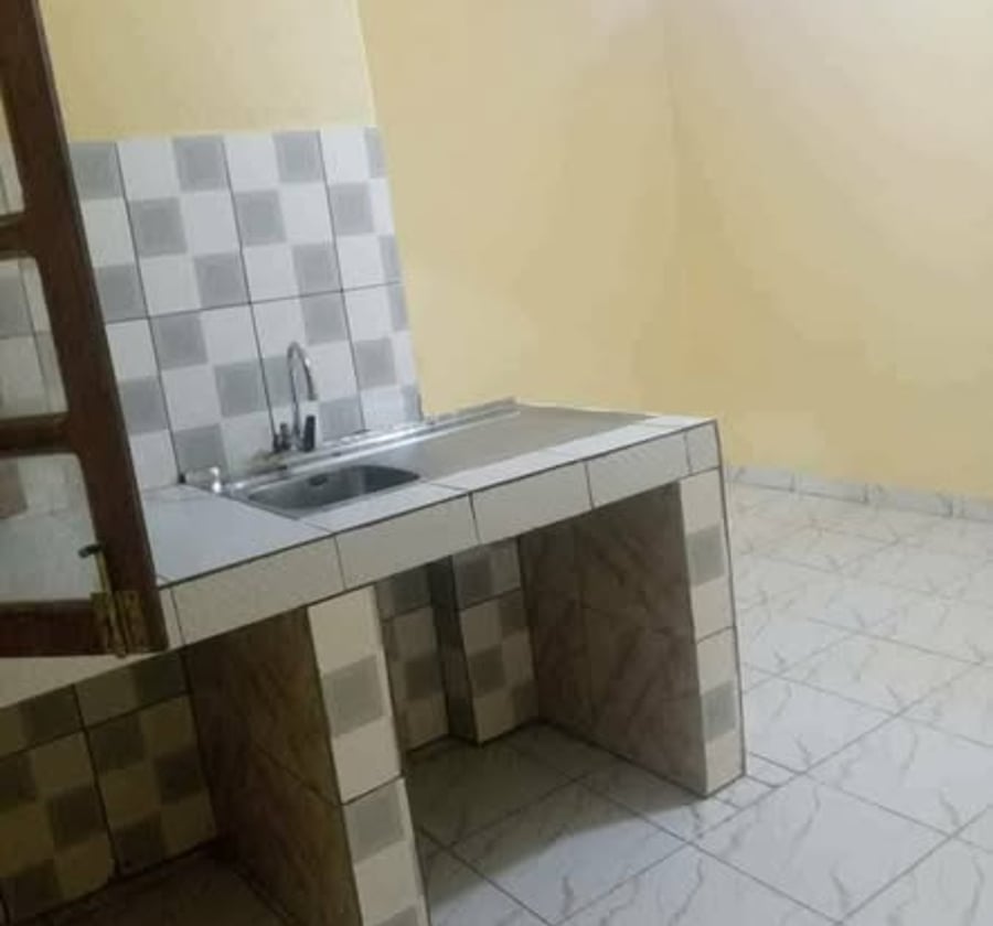 Grande chambre moderne à louer - Nkoabang, la vie continue