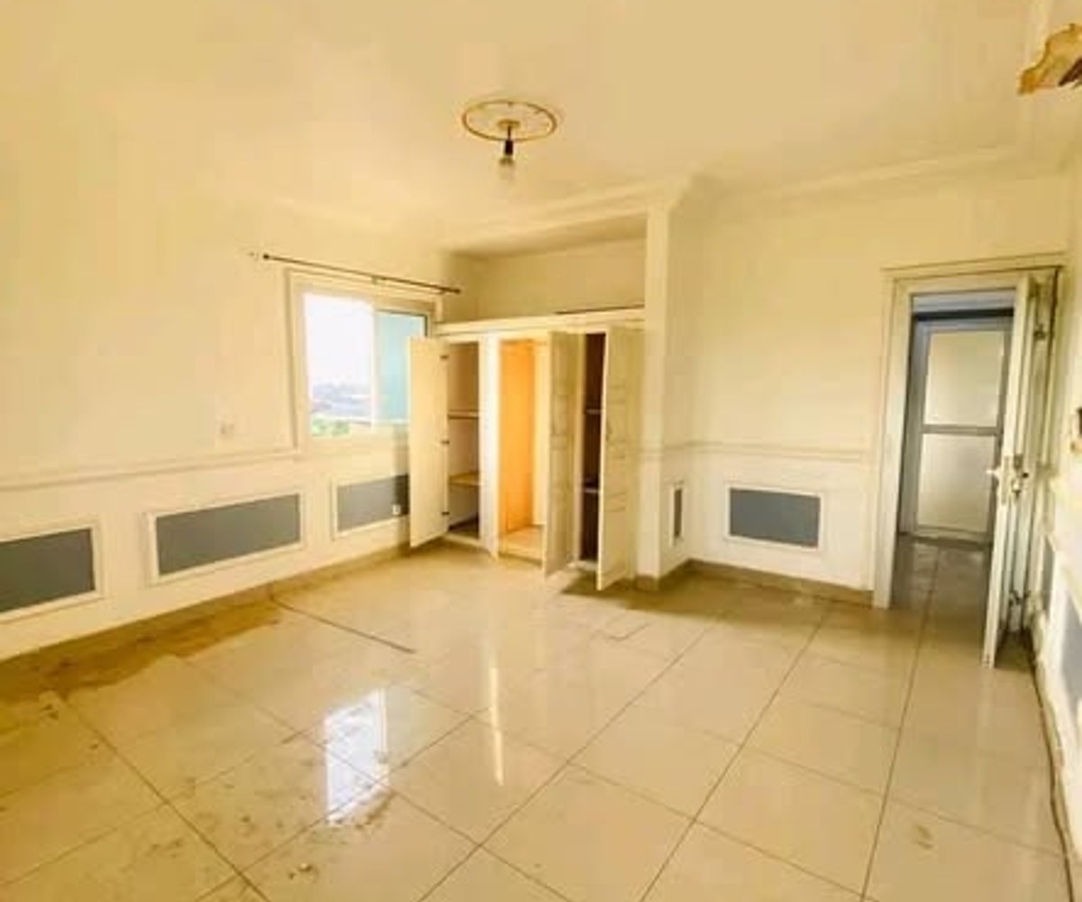 Appartement spacieux à Logbessou, 2 chambres, 2 douches, climatisé
