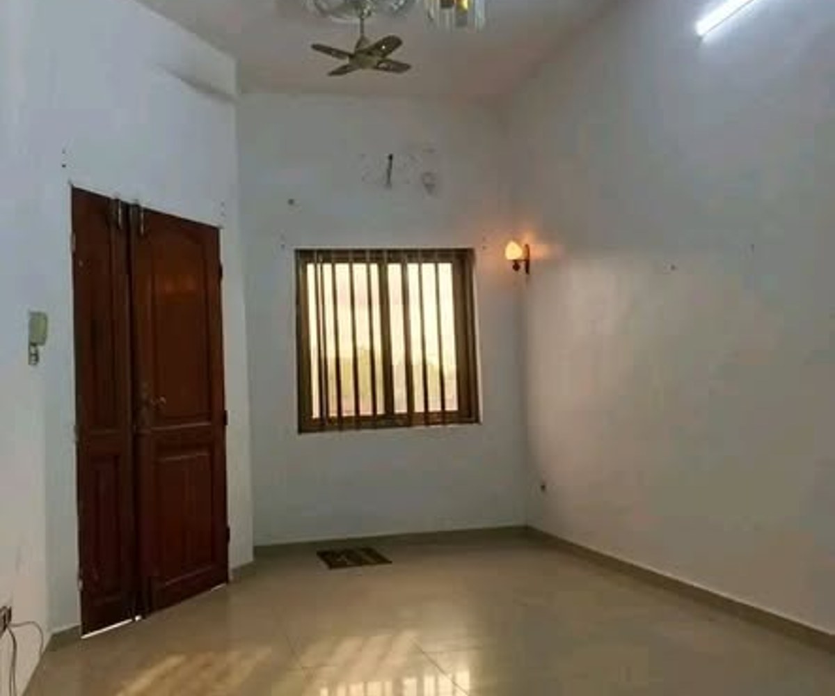 Studio moderne à louer - Carrefour Ekoumdoum