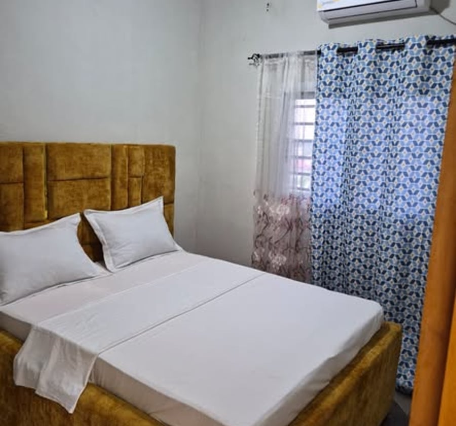 Chambre et studio meublés à Japoma Petit Château