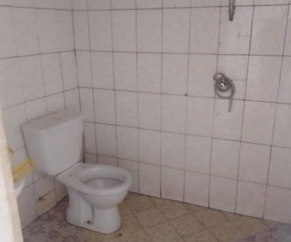 Grande chambre moderne à louer à Ekie Amadou - 30 000 XAF/mois