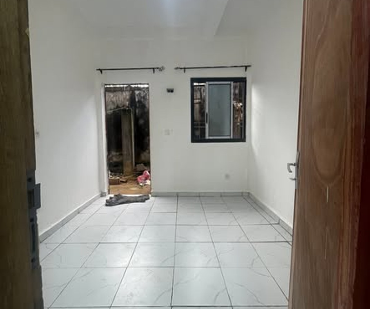 Chambre moderne à Ndogbong, Douala