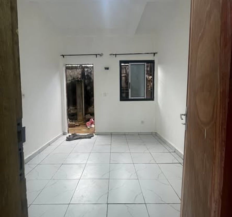 Chambre moderne à Ndogbong, Douala