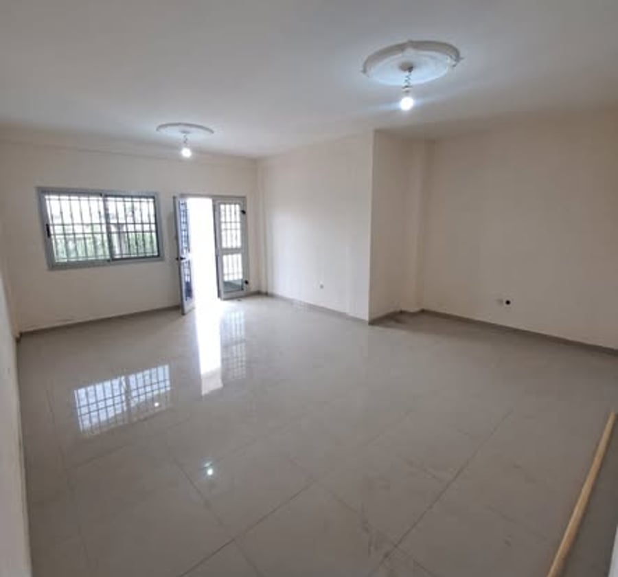 Appartement moderne nouvellement construit à Odza Terminus