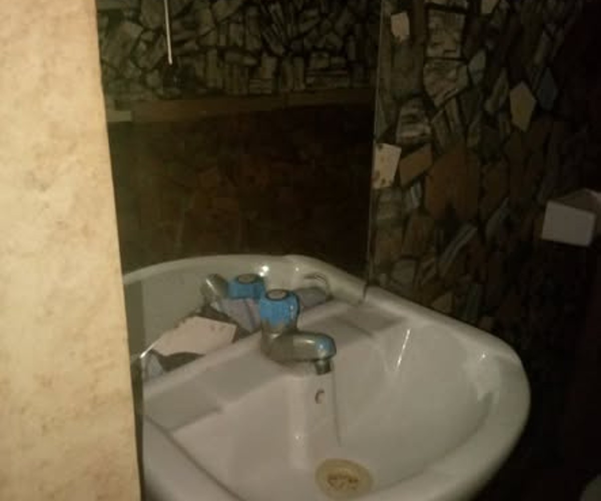 Grande chambre avec coin cuisine à louer à Kotto (Bangue)