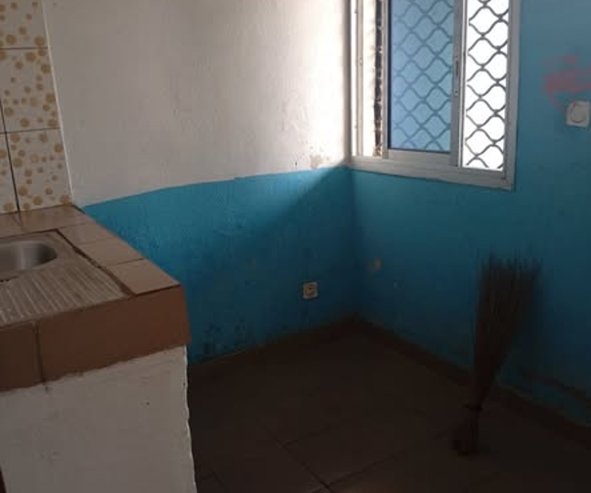 Studio à louer au PK12, Douala