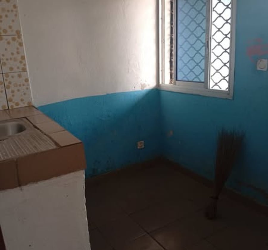 Studio à louer au PK12, Douala
