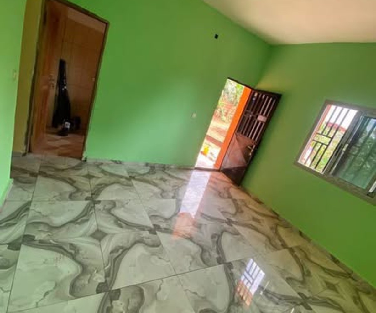 Studio neuf à louer à Eleveur Mballa