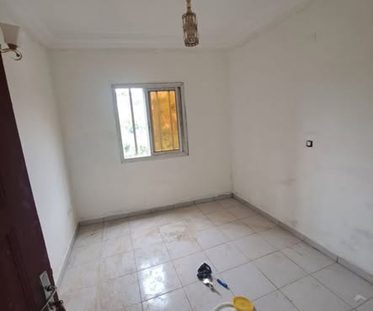 Studio moderne à louer – Odza Petit Marché