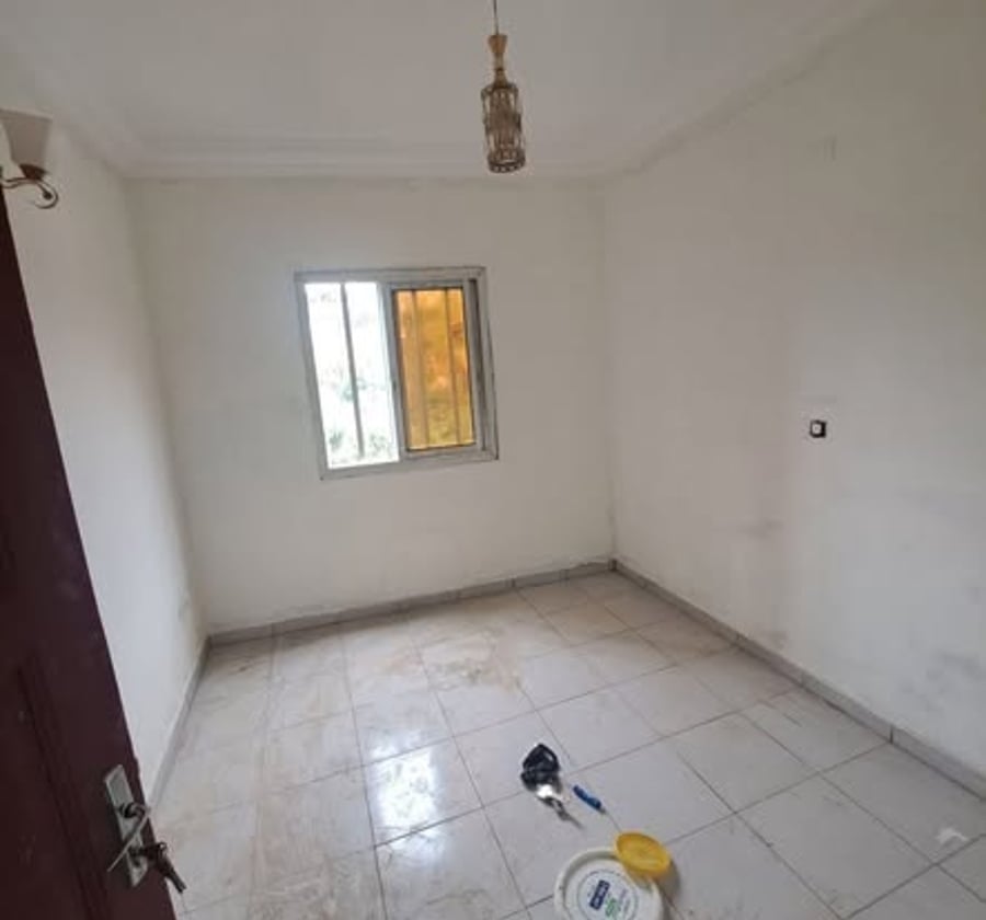 Studio moderne à louer – Odza Petit Marché