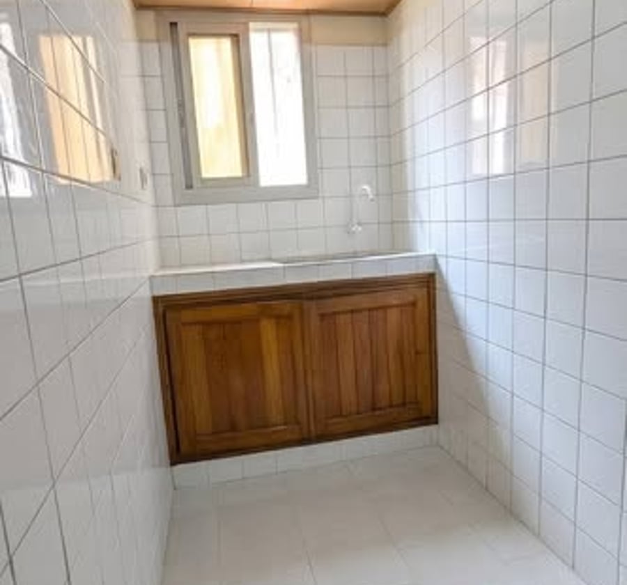 Chambre moderne à louer à Makepe Missoké