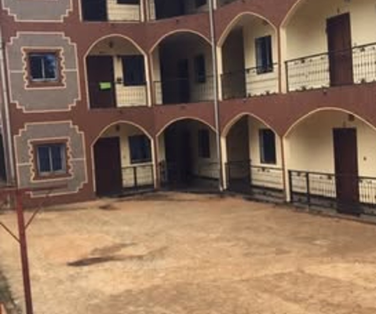 Location de chambres, studios, appartements et vente de terrains - Nkoabang