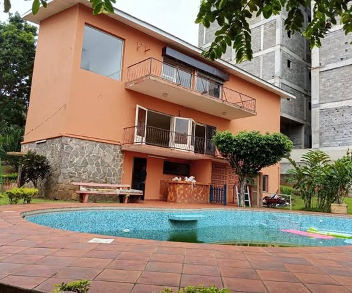 Magnifique duplex avec piscine à louer à Bastos