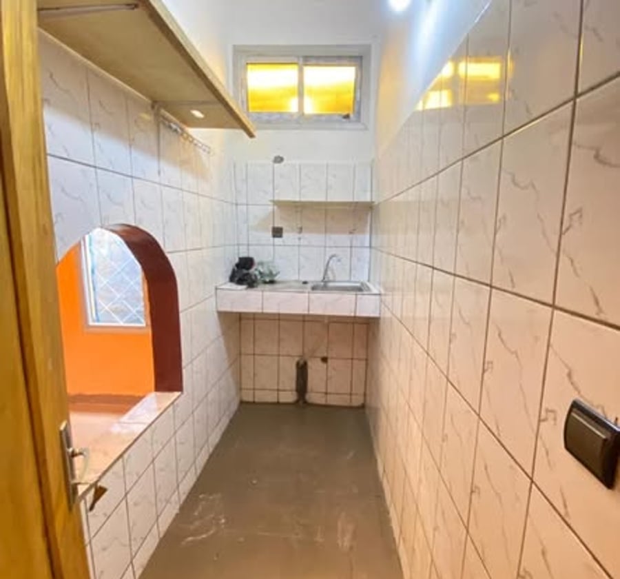 Grand appartement 2 chambres - Efoulan