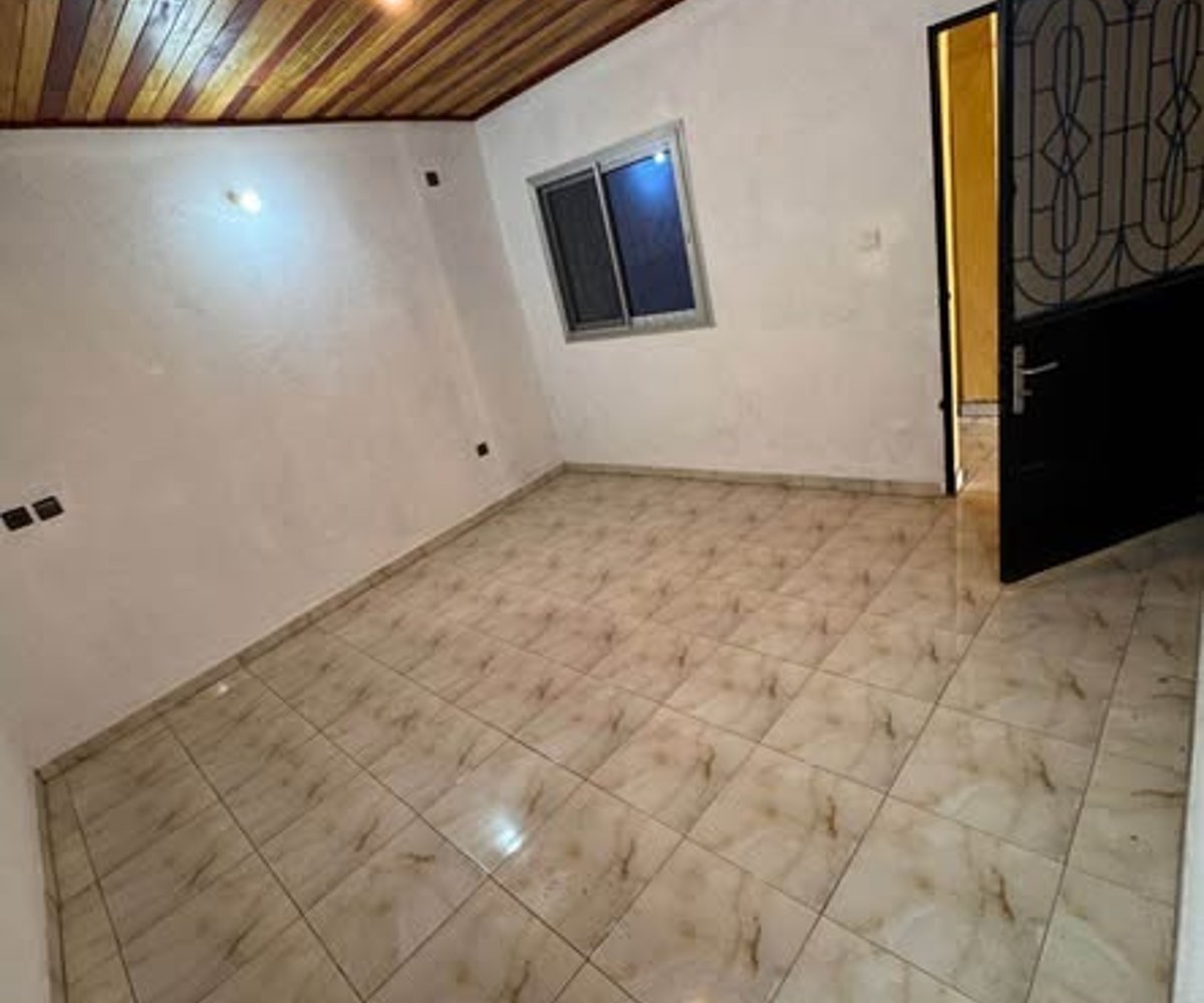 Studio moderne à louer - PK12, Douala
