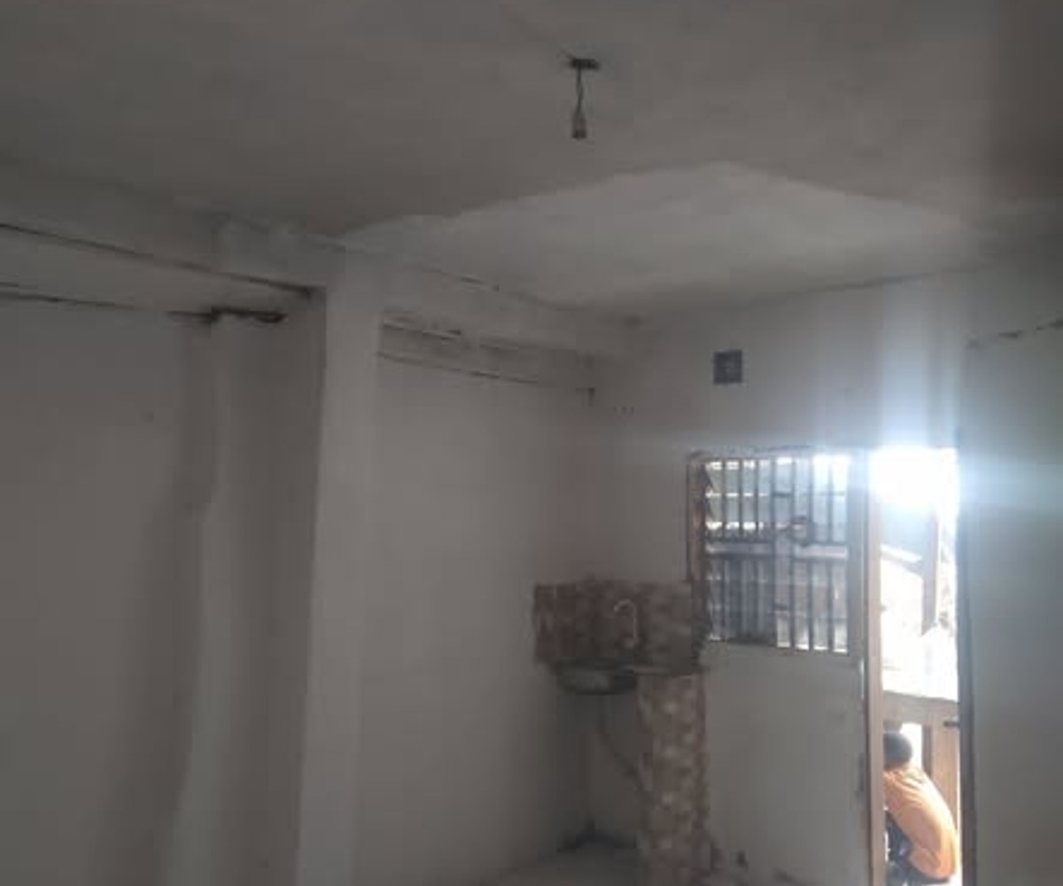 Chambre moderne dans la barrière à Emana Tradex