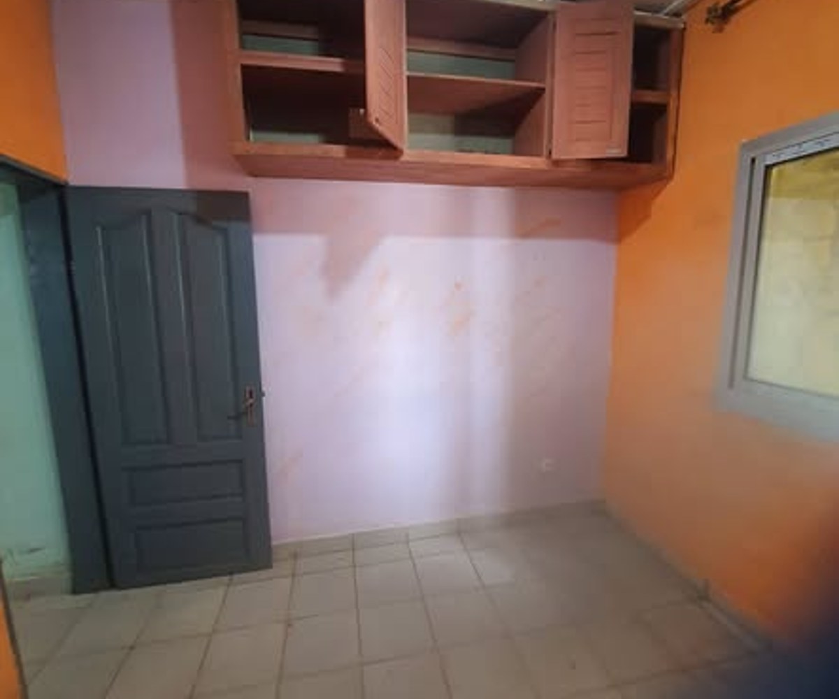 Studio moderne à louer à Nkolbisson