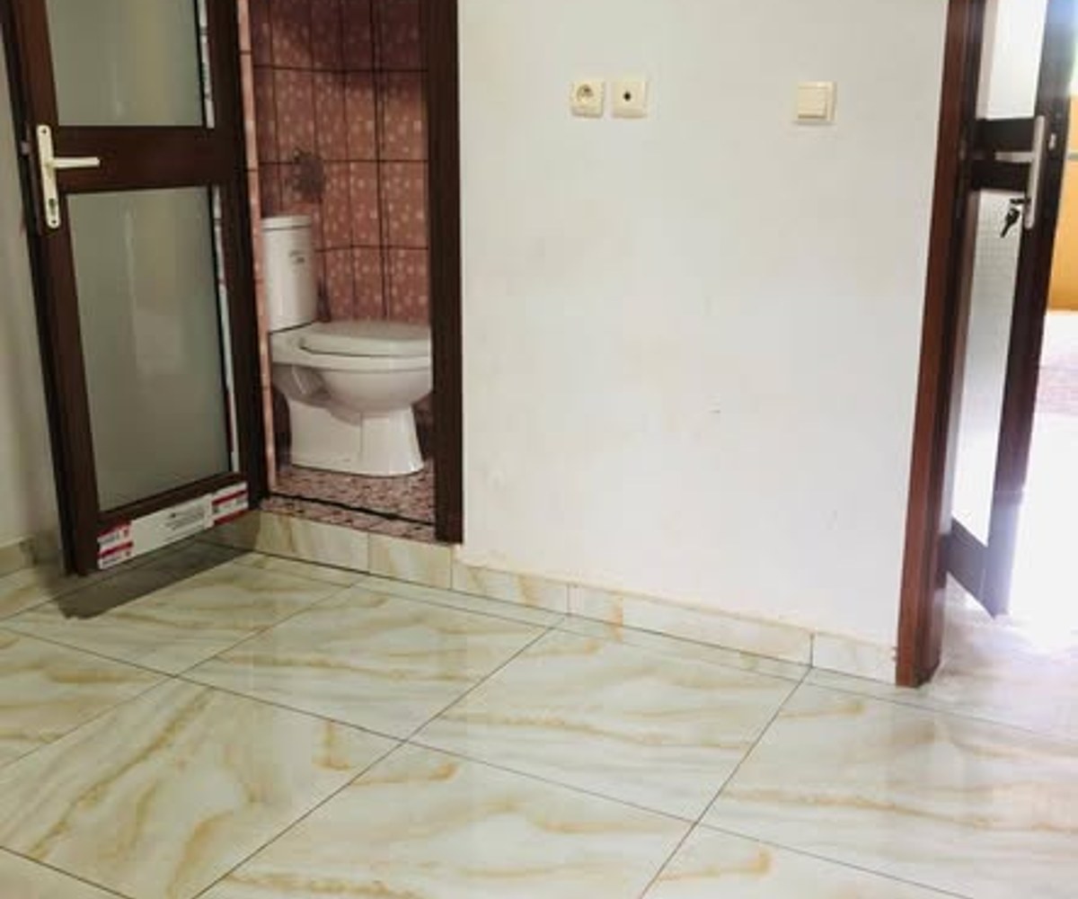 Appartement 3 chambres à louer à Efoulan