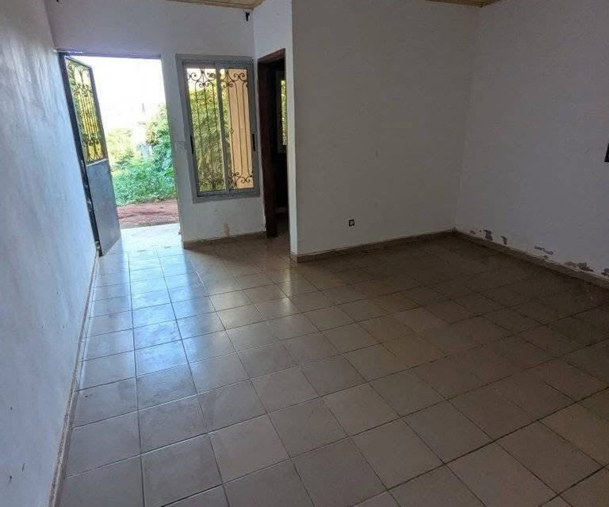Studio 4 pièces - Nkolfoulou, Yaoundé