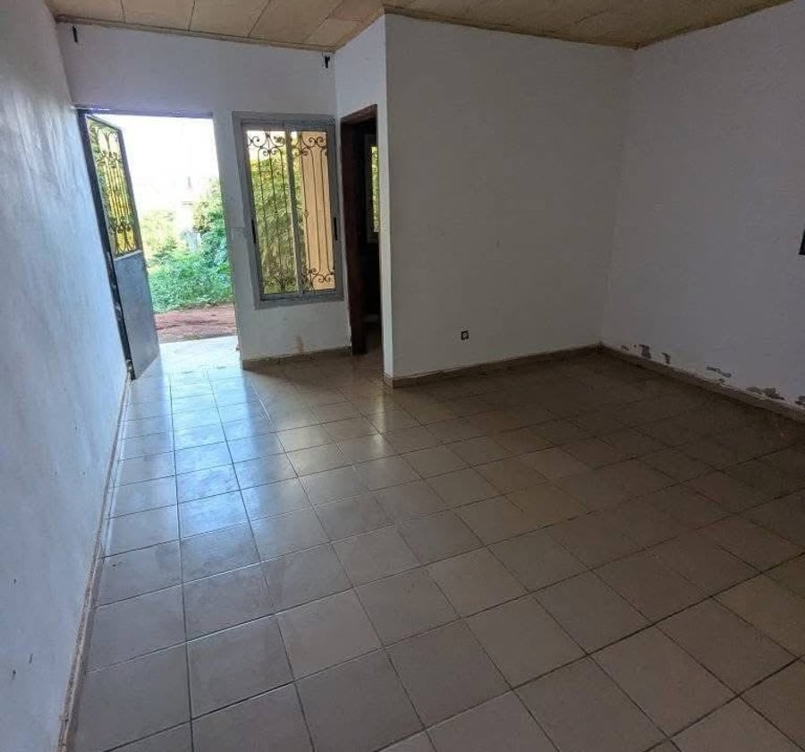Studio 4 pièces - Nkolfoulou, Yaoundé