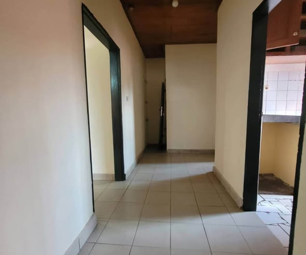 Appartement à louer à Biyem-Assi, derrière chapelle TKC