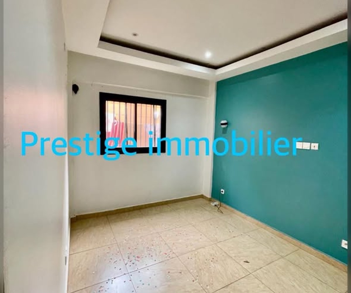 Appartement à louer à Efoulan