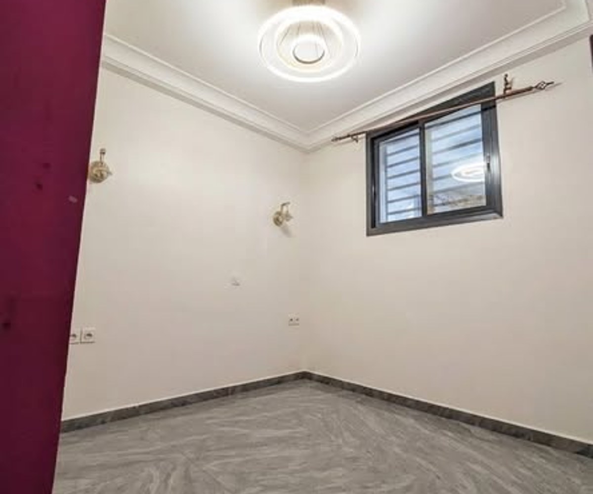 Studio moderne 4 pièces à Village, Douala