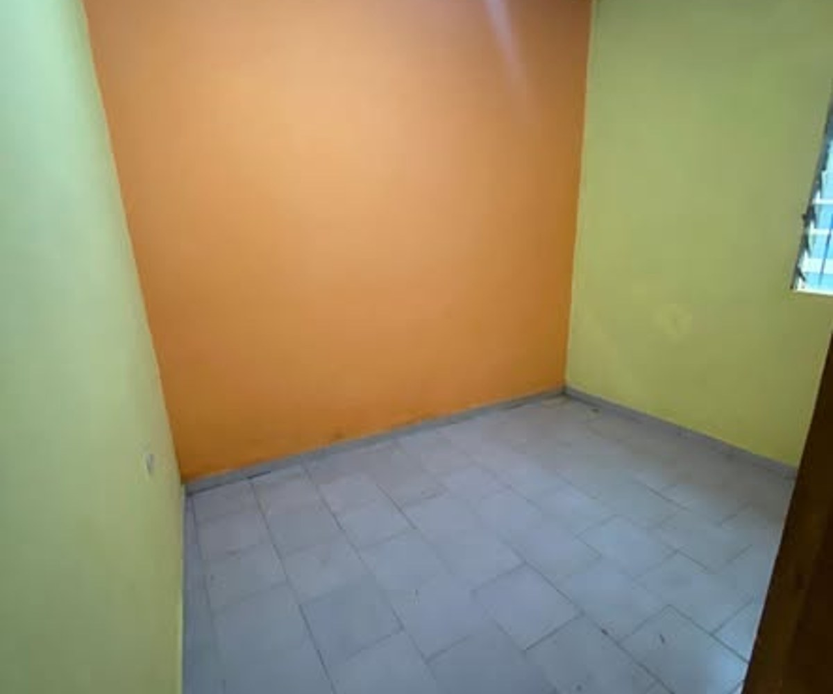 Studio moderne à PK 12 - entrée lycée