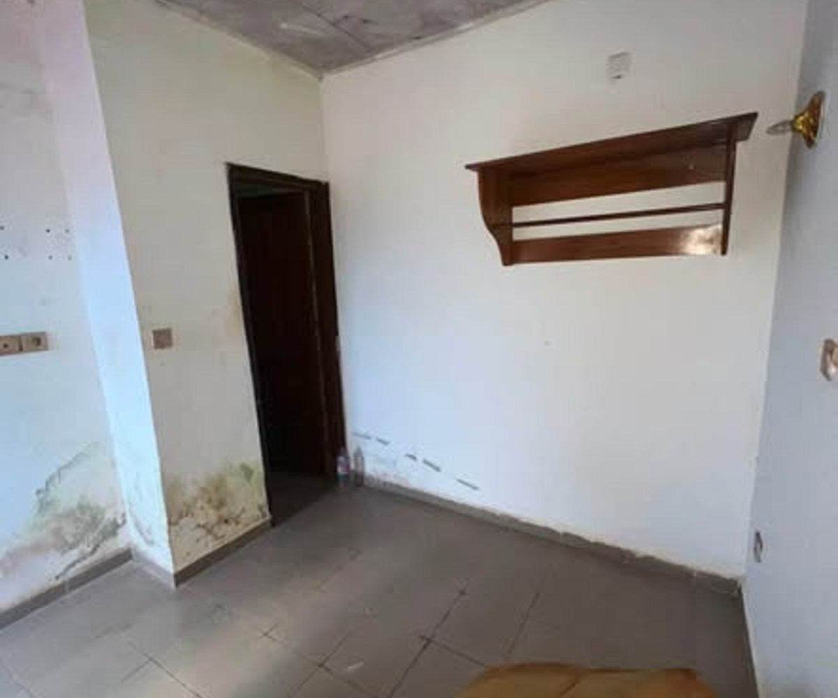 Mini chambre douche à Mendong