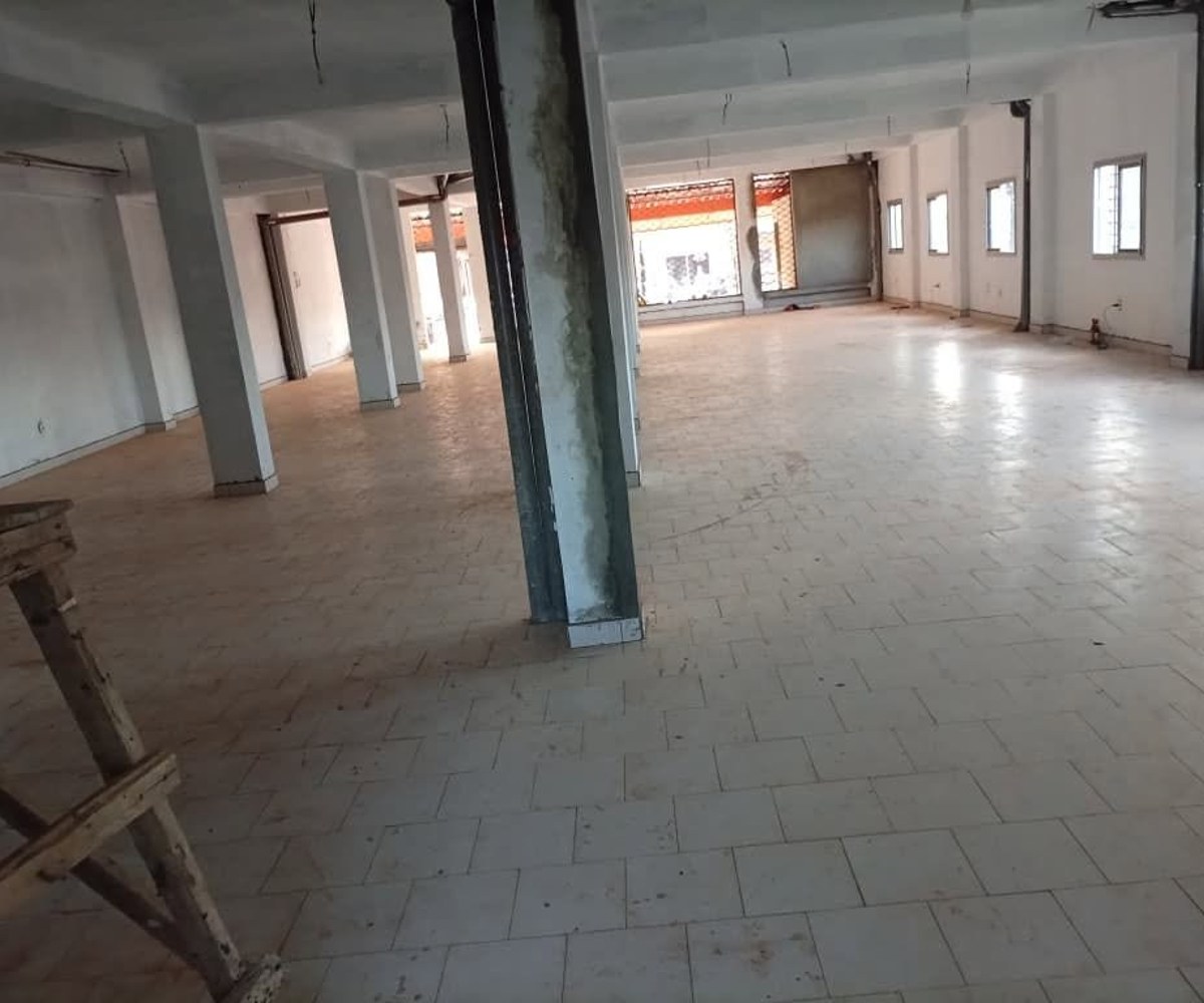 Magasin de stockage à louer à Yaoundé Simbock