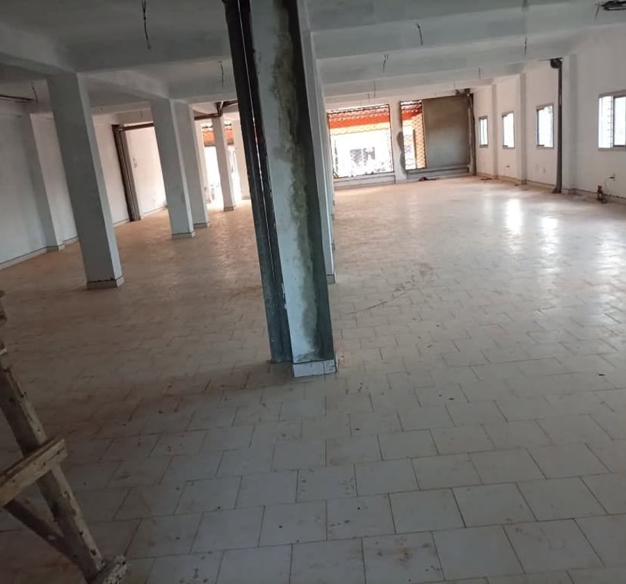 Magasin de stockage à louer à Yaoundé Simbock