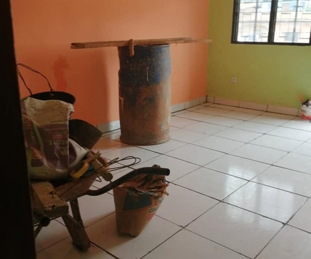 Studio Moderne à Nkoabang