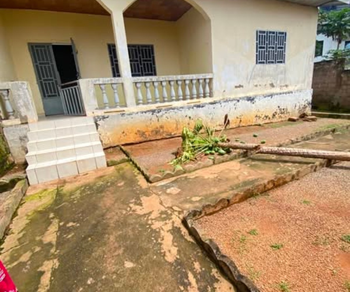 Villa à louer à Odza (Brigade) - 3 chambres, 200 000 FCFA/mois