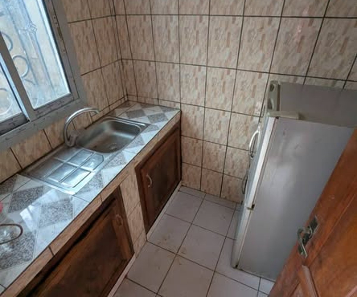 Studio moderne neuf à louer - Tsinga Village, Yaoundé