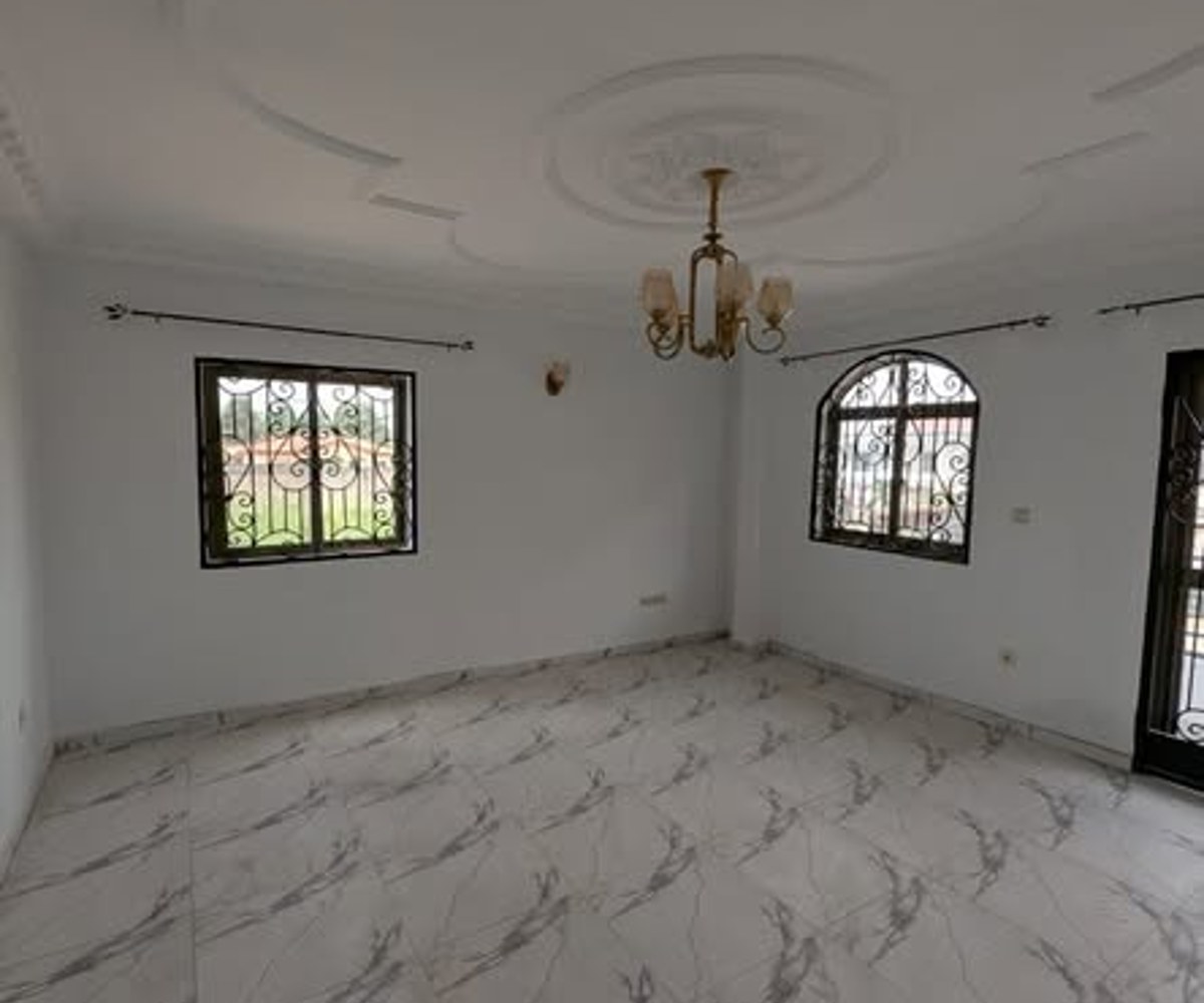 Appartement neuf à Odza petit marché