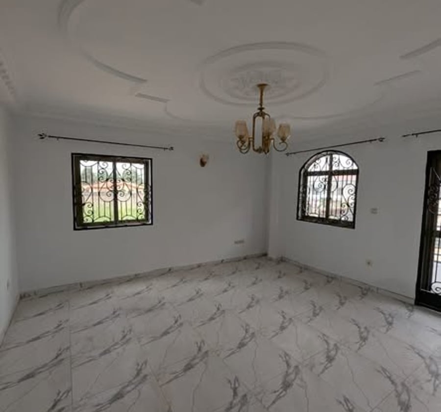 Appartement neuf à Odza petit marché