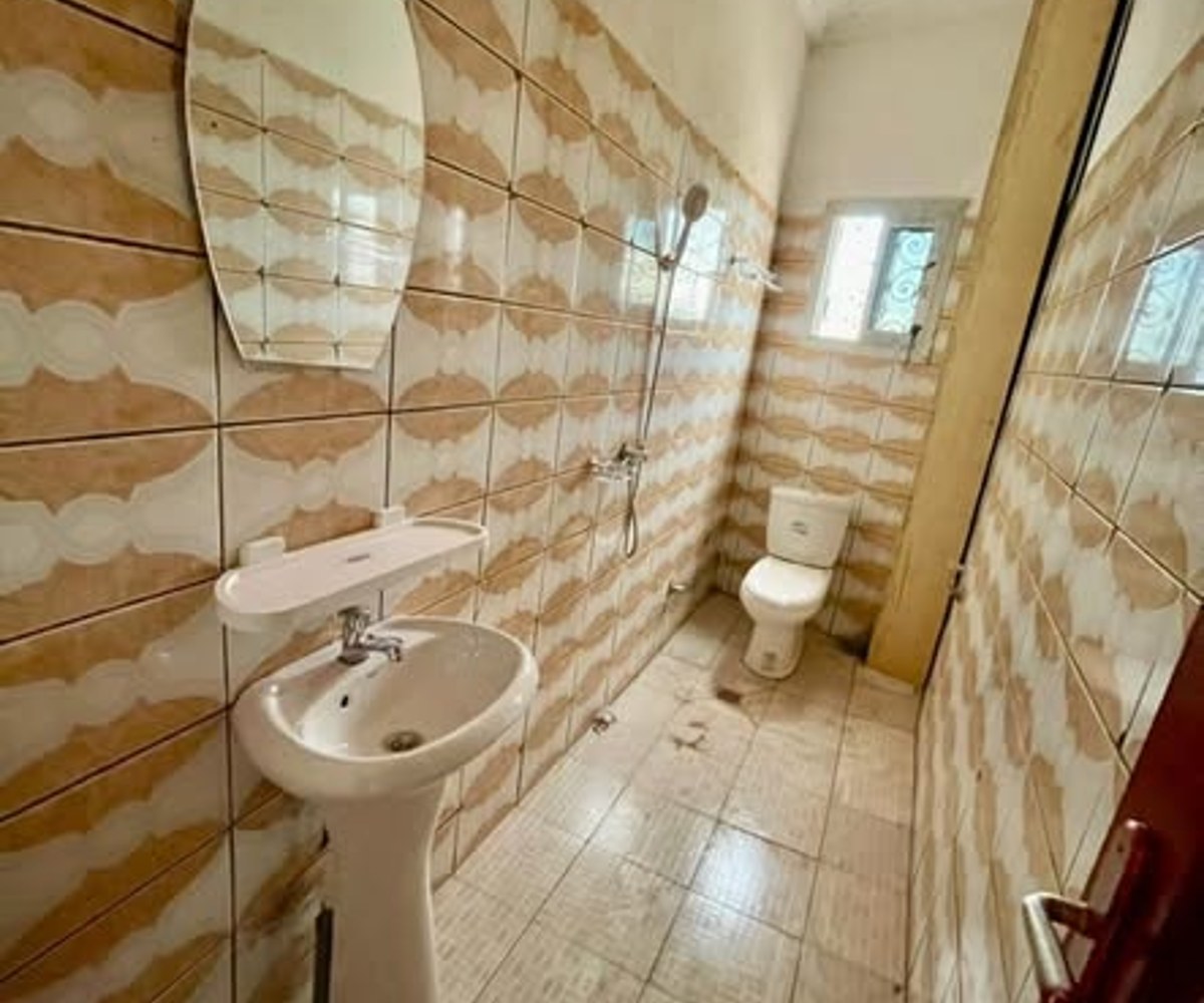 Studio moderne à louer à Obobogo