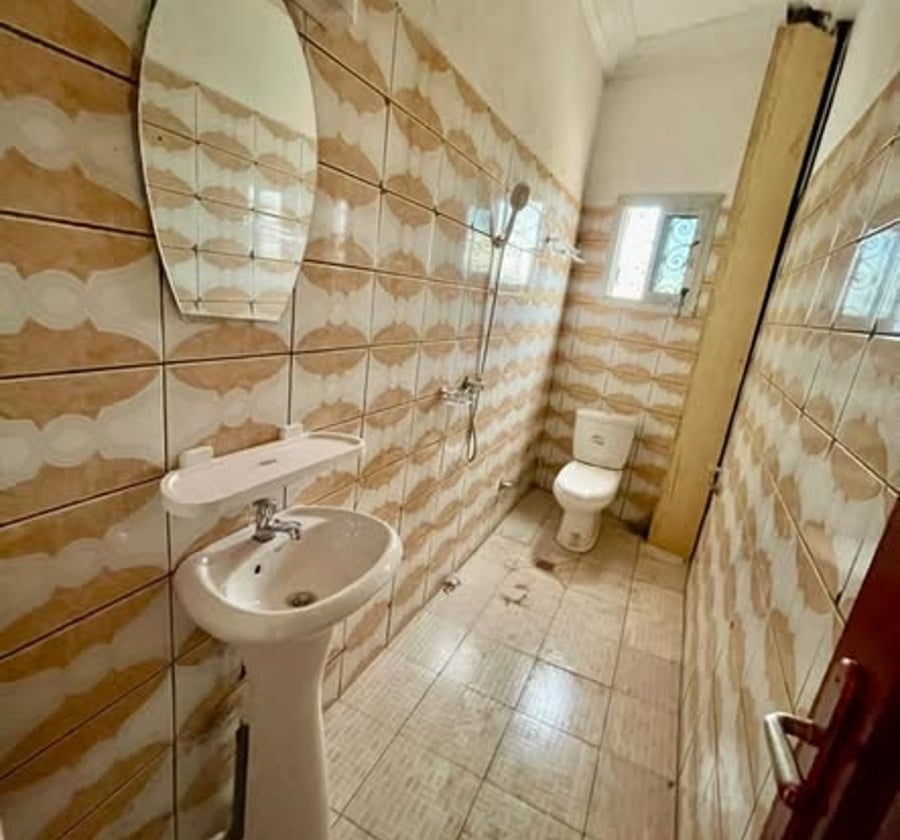 Studio moderne à louer à Obobogo