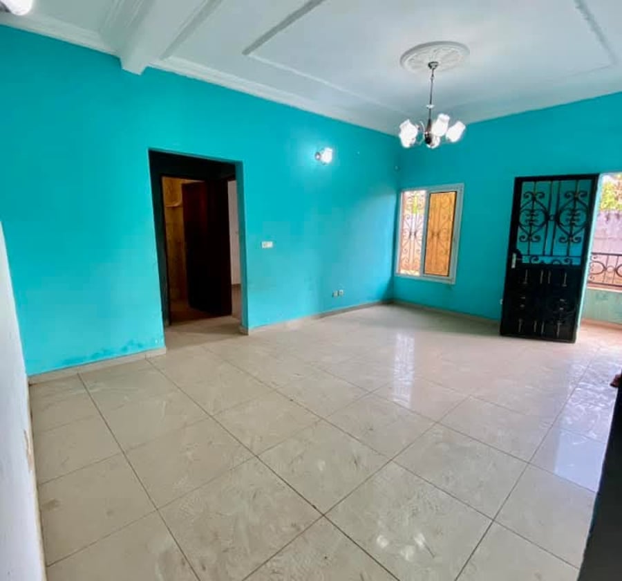 Store (200 m²) for sale in Manguier, Yaoundé : FCFA 150000