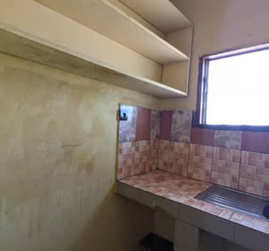 Studio moderne à louer à Emana